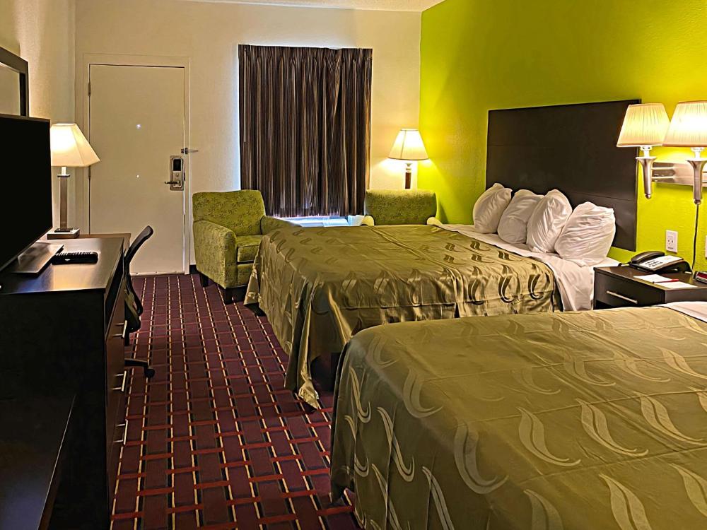 Queen Room with Two Queen Beds - Smoking interior